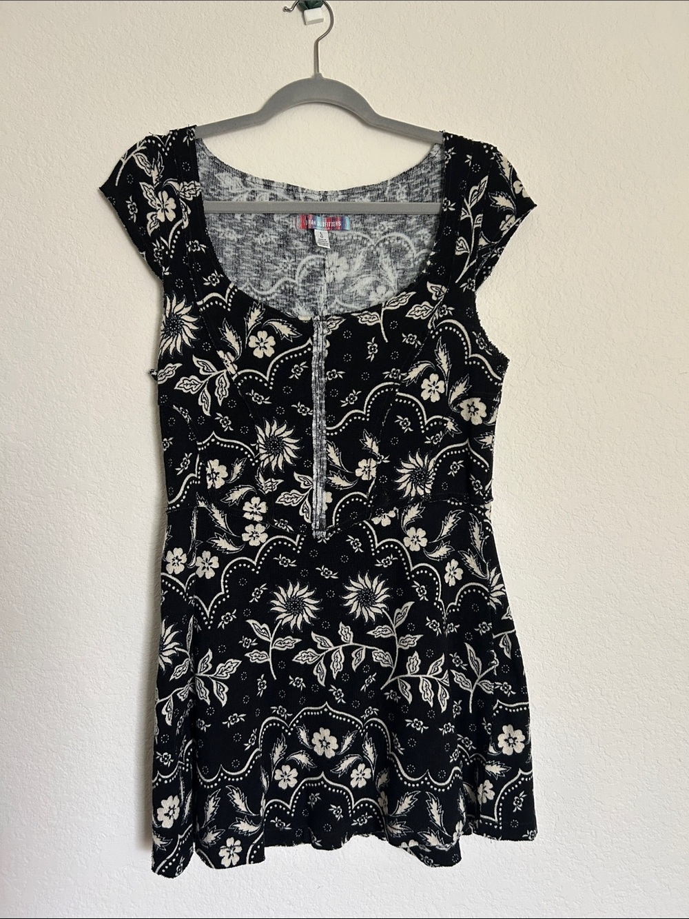 Urban Outfitters Black & Cream Floral Scoop-Neck Tunic Dress